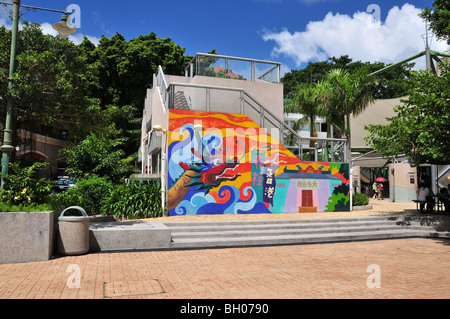 Wandmalerei zeigt den Tempel der Göttin, Tin Hau, zum Schutz der Gemeinschaft aus einem Fetzenfisch, Stanley, Hong Kong, China Stockfoto