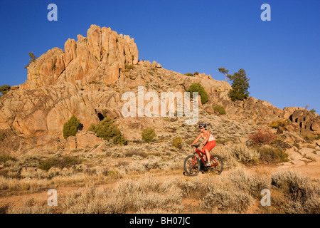 Mountainbiken auf der Hartman Felsen Recreation Area Wanderwege, Gunnison, Colorado. (Modell freigegeben) Stockfoto