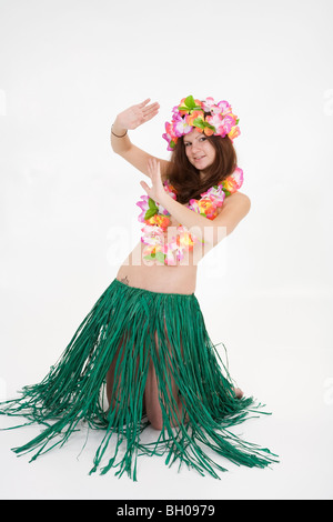 Teenager-Mädchen gekleidet als Hula-Mädchen Stockfoto