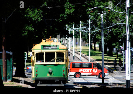 Straßenbahnen in Victoria Parade East Melbourne Victoria Australien Stockfoto