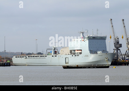 Largs Bay festgemacht ein RFA-Schiff am Marchwood am Southampton Water Südengland vor der Abreise nach Haiti Stockfoto