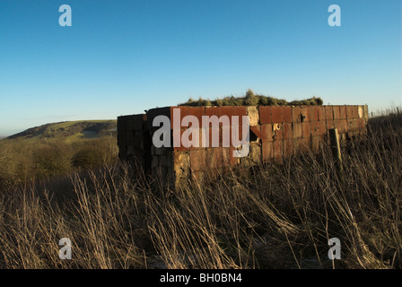 Die Überreste der einen 2. Weltkrieg Bunker befindet sich auf der South Downs in West Sussex. Stockfoto