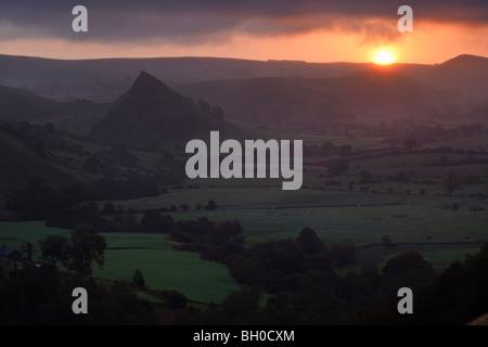 Dawn-Blick vom Hollinsclough über das Taube Tal zum Parkhaus Hügel, Peak District National Park Stockfoto