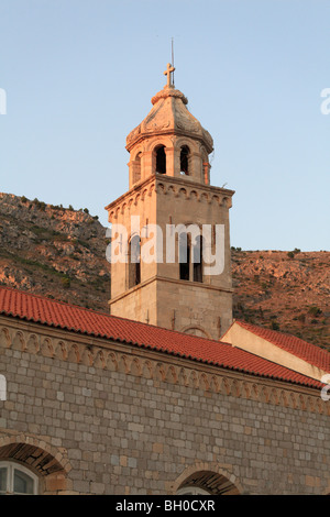 Dominikanerkloster roten Dächern und Kirchen der Altstadt Dubrovnik Kroatien von der befestigten Stadtmauer Stockfoto