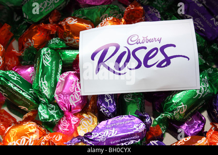 Eine Auswahl von Cadbury es Rosen Pralinen Stockfoto