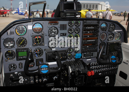 Britten-Norman BN-2 Islander Flugzeuginnenausstattung cockpit Stockfoto