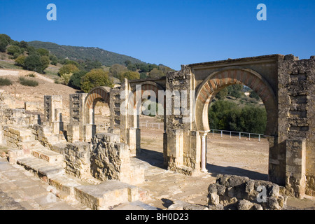 Córdoba, Spanien. Der große Säulenhalle in Medina Azahara oder Madinat al Zahra Palast-Stadt. Stockfoto