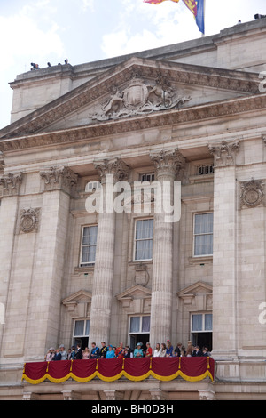 Ihre Majestät Königin Elizabeth 2 Geburtstag.  Die Königsfamilie auf dem Balkon des Buckingham Palace. London. England. Stockfoto