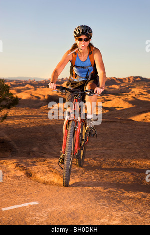 Mountainbike-Touren der berühmten Slickrock Trail, Moab, Utah. (Modell freigegeben) Stockfoto