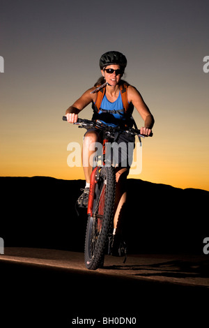 Mountainbike-Touren der berühmten Slickrock Trail, Moab, Utah. (Modell freigegeben) Stockfoto