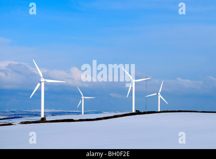 Windkraftanlagen in einem Winter Landschaft, Cornwall, uk Stockfoto