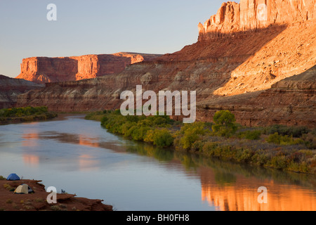 Green River und das Labyrinth Campingplatz Standort B, entlang der White Rim Trail, Insel im Stadtteil Himmel, Canyonlands National Stockfoto