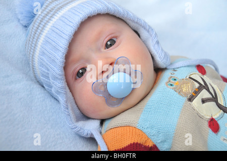 Baby mit einem dummy Stockfoto