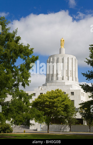 Gold Pioneer Turm, Oregon State Capitol building in Salem Stockfoto