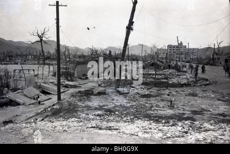 Szene aus Hiroshima, Japan in Trümmern, kurz nachdem die Atombombe abgeworfen wurde Stockfoto