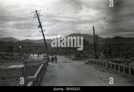 Szene aus Hiroshima, Japan in Trümmern, kurz nachdem die Atombombe abgeworfen wurde Stockfoto