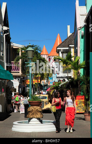 Marktstraße und Geschäfte in Philipsburg auf St. Maarten. Niederländische Karibik Stockfoto