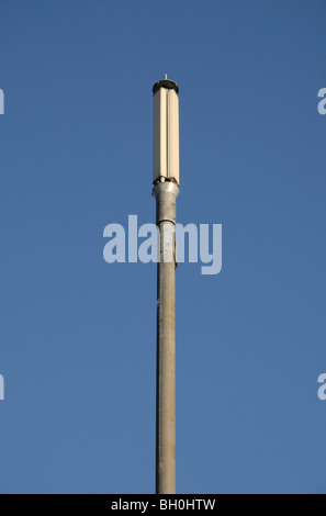 Ein Handy-Mast (Antenne) in Surrey, UK. Stockfoto