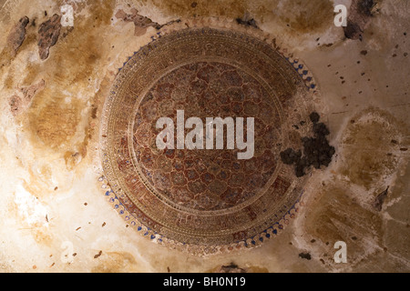 Detail von der Decke Kuppel des Isa Khan Grab in Delhi, Indien. Stockfoto