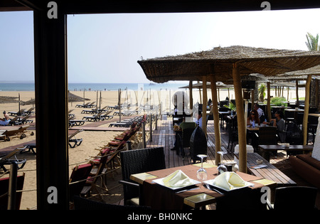 Beachrestaurant im Sonnenlicht, Agadir, Marokko, Marokko, Südafrika Stockfoto