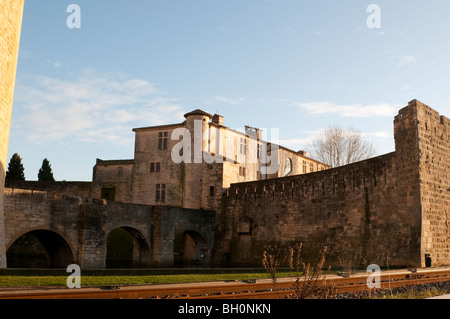 Mittelalterliche Stadtmauern von Aigues-Mortes, Gard, Südfrankreich Stockfoto