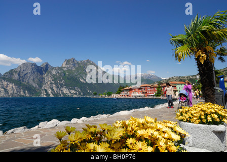 Seepromenade am Gardasee, Nago-Torbole, Trentino-Südtirol, Suedtirol, Italien Stockfoto