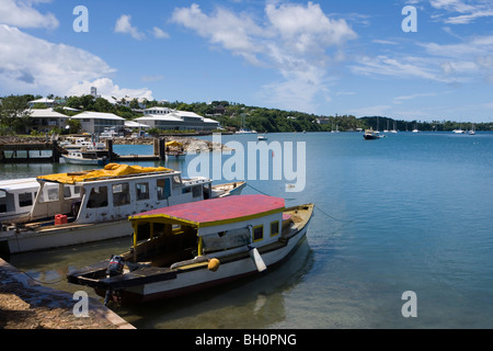 Angelboote/Fischerboote am Hafen in der Sonne, Neiafu, Vava'u-Inseln, Tonga, Südpazifik, Ozeanien Stockfoto