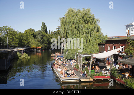 Berliner Flutgraben Restaurant Biergarten Schiff Stockfoto