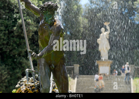 Neptunbrunnen vor Treppen an der Giardino di Boboli, Florenz, Toskana, Italien, Europa Stockfoto