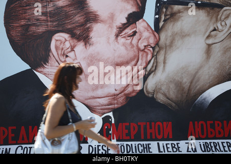 Berliner East Side Gallery Bruder Kuss Stockfoto