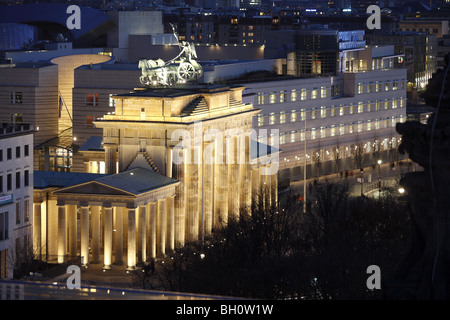 Berlin Brandenburger Tor Tor beleuchtet Botschaft der Vereinigten Staaten von Amerika Stockfoto