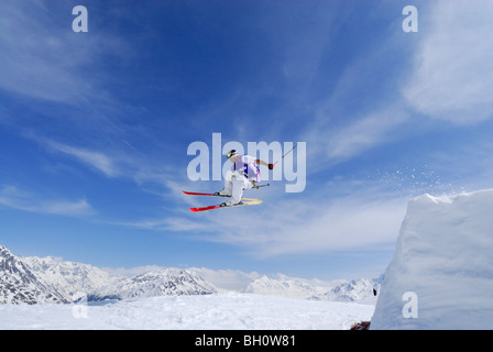 Skifahrer Freeriden, Skigebiet Sölden, Ötztal, Tirol, Österreich Stockfoto