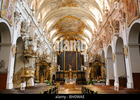 Hauptschiff und Altar, Abtei St. Emmeram, Regensburg, Oberpfalz, Bayern, Deutschland Stockfoto