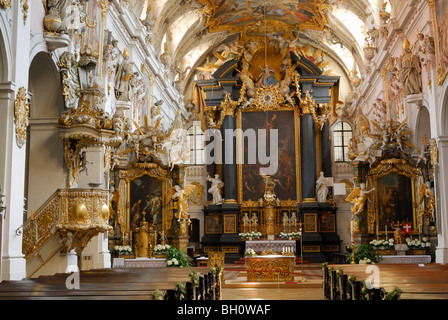 Hauptschiff und Altar, Abtei St. Emmeram, Regensburg, Oberpfalz, Bayern, Deutschland Stockfoto