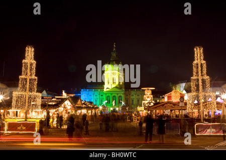 Der Weihnachtsmarkt am Schloss Charlottenburg, Berlin, Deutschland Stockfoto