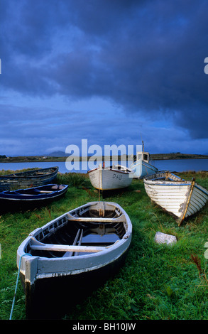 Boote in Hunde Bay, Europa, Connemara, Co. Galway, Irland, Europa Stockfoto