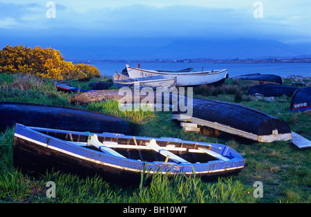 Boote in Hunde Bay, Connemara, Co. Galway, Irland, Europa Stockfoto