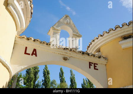 Eingang zur Finca La Fe, ländliche Unterkunft in der Nähe von Valladolid, Spanien Stockfoto