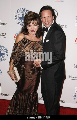 JOAN COLLINS PERCY GIBSON SCHAUSPIELERIN & MANN BEVERLY HILLS KALIFORNIEN USA 25.10.2008 Stockfoto