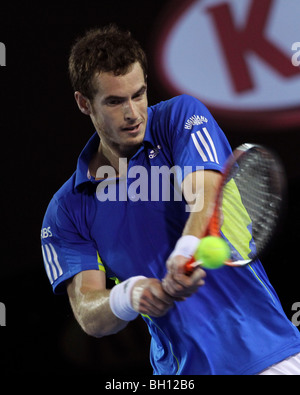 Andy Murray (GBR) im Wettbewerb bei der 2010 Australian Open Tennis. Stockfoto