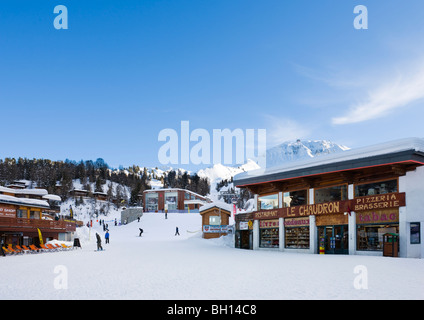 Unteren Rand der Piste in La Plagne Centre, Tarentaise, Savoie, Frankreich Stockfoto