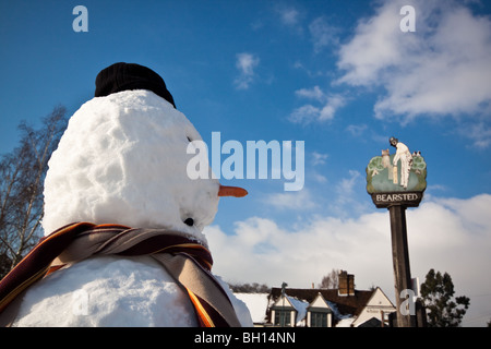 Schneemann auf Bearsted grün Stockfoto