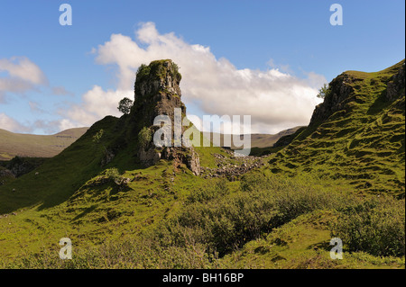 Einzigartige Basalt Stack oder Pinnacle in Glen Uig, Trotternish, Isle Of Skye, schottischen Highlands, UK. Stockfoto