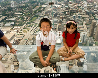 Willis Tower (früher Sears Tower) in Chicago Illinois, das höchste Gebäude in Nordamerika verfügt über Ganzglas-Anzeige Leiste Stockfoto