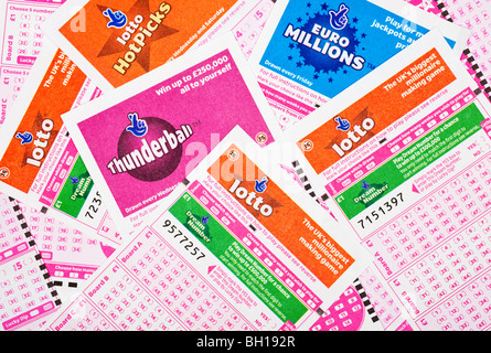 UK National Lotteriespiel Karten, rutscht Stockfoto