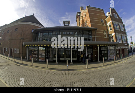 Eingang zum touristischen Zentrum für des Shakespeares Globe Theatre am Londoner Bankside, Stockfoto