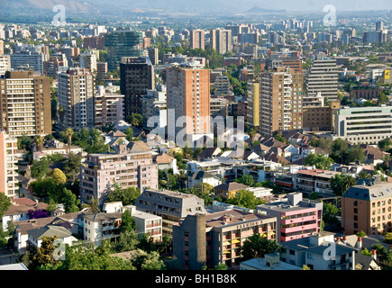 Chiles Hauptstadt, Finanzzentrum und es ist größte Stadt, gegründet im Jahre 1541, sitzt in einem Tal, unterstützt durch die Anden, Santiago, Chile Stockfoto