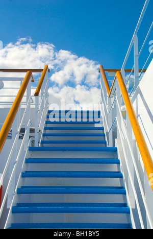 Aussentreppe auf Kreuzfahrtschiff Stockfoto