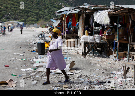 Outdoor-Markt geführt von Haitianer am Grenzübergang in Jimani, Dominikanische Republik Stockfoto