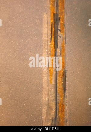 Klebeband auf zerbrochenes Fenster löschen Stockfoto